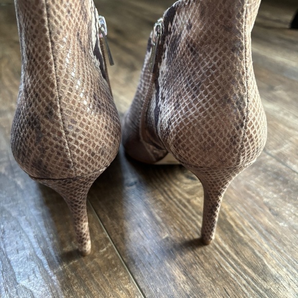 NEW Jessica Simpson Layra Snakeskin Ankle Boot Pointed Toe Women's Size 8 - Picture 5 of 16